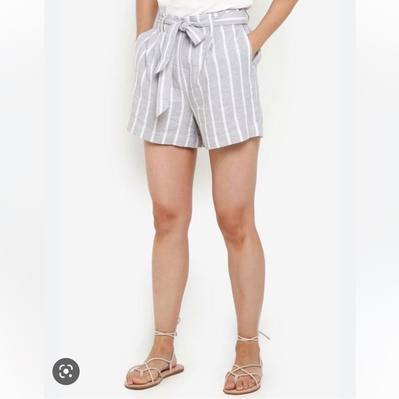 Light Grey Paper Bag shorts - Picture 1 of 3